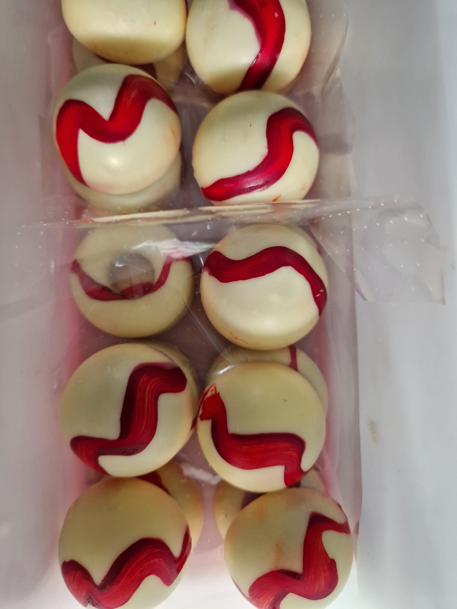 Roze handgemaakte bonbons van Karivé